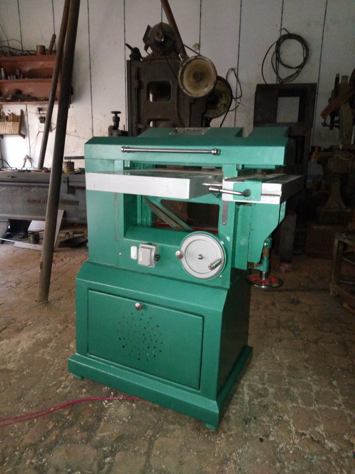 A benchtop thickness planer